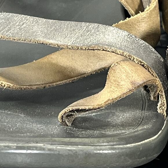 Olukai Women’s Upena Loop Toe Leather Strappy Sandals Size 8 - Picture 4 of 10